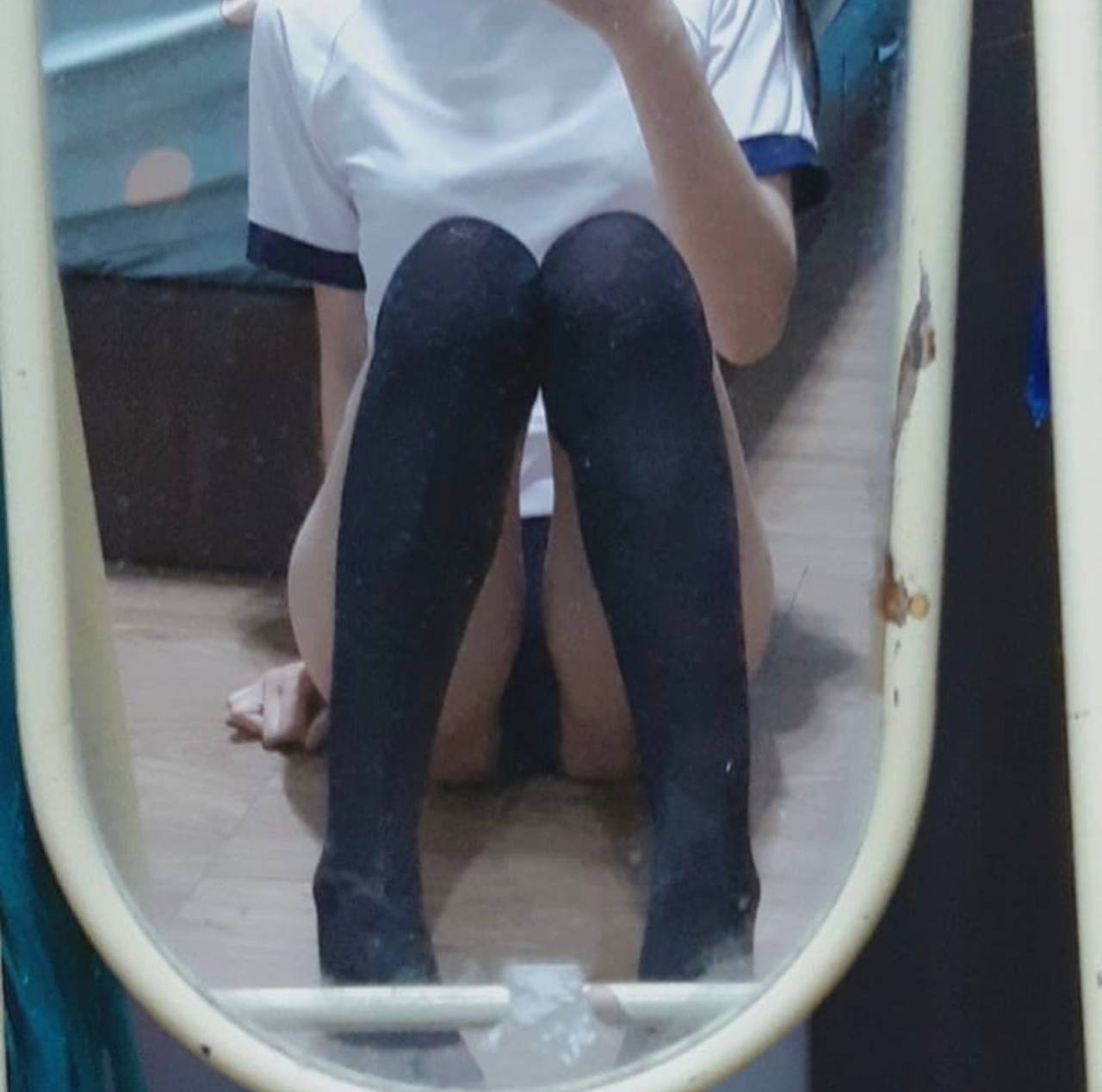 LULU-235 "Anh không thỏa mãn chỉ với một lần xuất tinh phải không...?" Mặc dù vợ tôi đang mang thai và đang ở ngay bên cạnh tôi, tôi vẫn thì thầm những lời tục tĩu với cô ấy