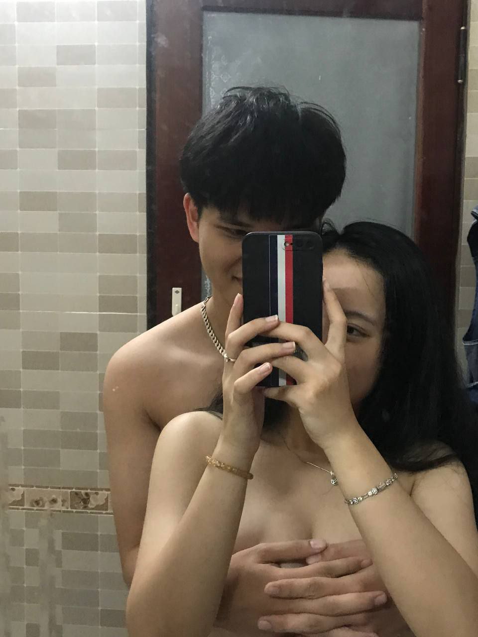 [Ngàn Sao] (Cảnh quay đầu tiên) Tôi đã hẹn gặp một cô gái trẻ tóc ngắn ngực lớn để quan hệ tình dục, mặc tất đen và thổi kèn cho cô ấy trước ống kính máy quay...
