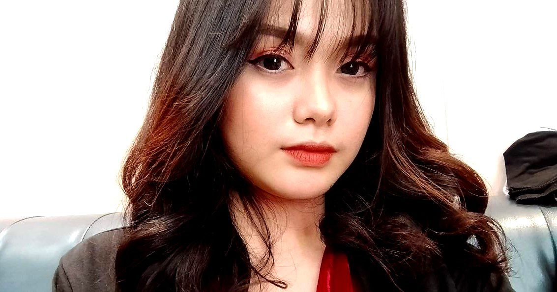 Một tuần sung phê với hai chị em kế khi bố má đi vắng